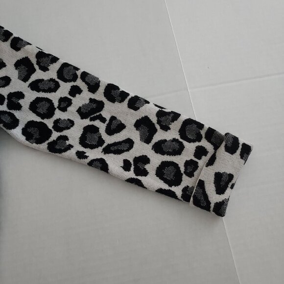 Tahari Snow Leopard Print Mock Neck Sweater Size XS - Picture 2 of 5